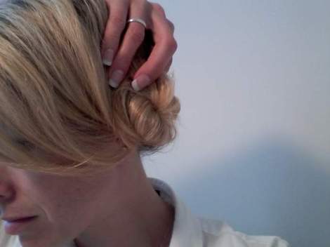 06 side chignon twisty bobby pin holding
