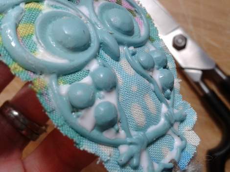 06 owl necklace snip fabric edges