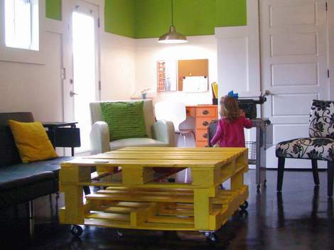 06 yellow pallet coffee table 08