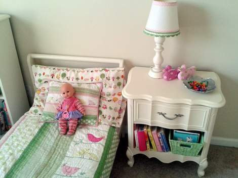 11 little girl bedroom bed and side table