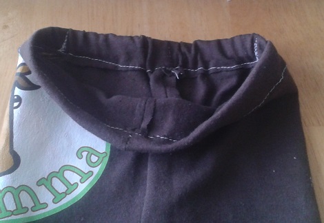 t-shirt to ruffle pants 08