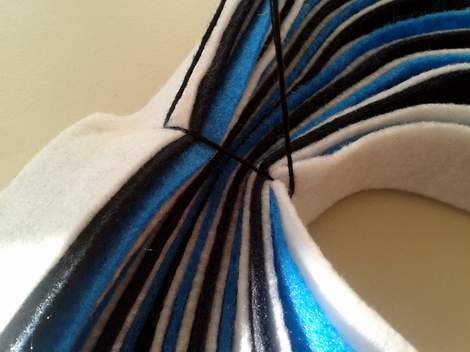 DIY felt pom poms 05