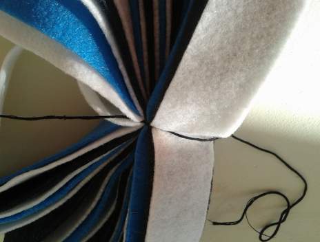 DIY felt pom poms 06