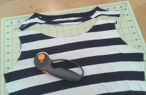 striped shirt to kid pants upcycle 02 cut