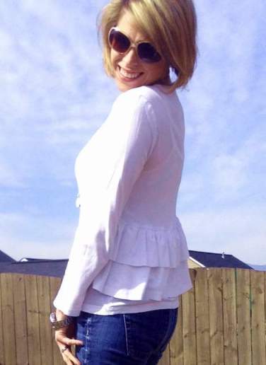 white t-shirt ruffle refashion 22'
