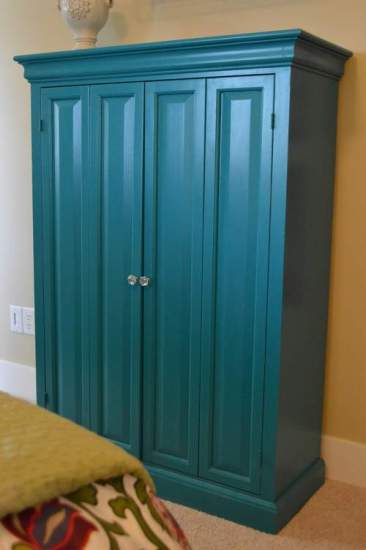 my brilliant friends trailer cover headboard 05'