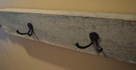 porch post hook rack 02 hooks