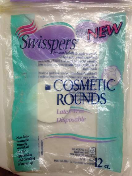 painting little toenails 01