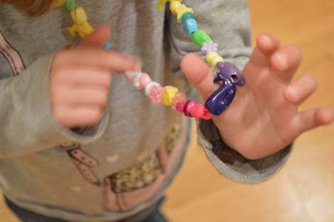 DIY kids necklace bead fun and corral tip 01