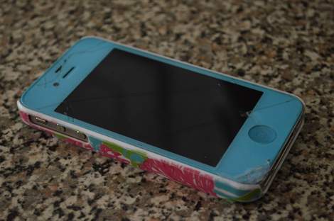 iPhone 4s cracked screen fix like a boss 01