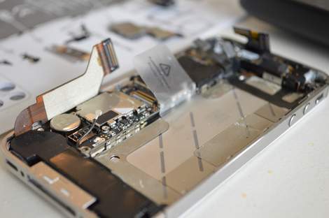 iPhone 4s cracked screen fix like a boss 14