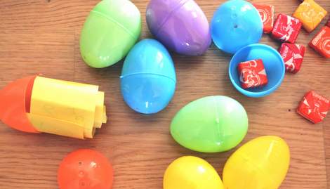 li'l bro's eggs-ercise hunt game 04